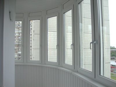 Алюминиевый балкон под ключ: особенности и преимущества