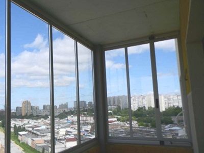 Застекление балкона алюминиевыми окнами: особенности и достоинства